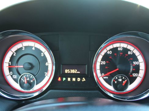 Used 2016 Dodge Grand Caravan SXT image 39