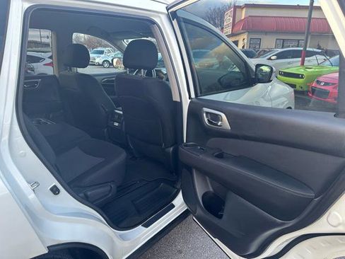 Used 2017 Nissan Pathfinder S image 19
