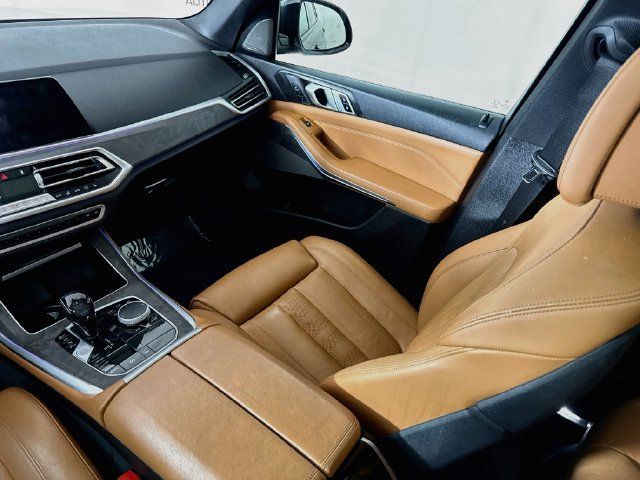 Used 2019 BMW X5 xDrive50i w/ M Sport Package AWD/4WD image 25