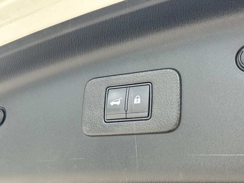 Used 2022 Nissan Armada SL w/ Captain's Chairs Package RWD image 17