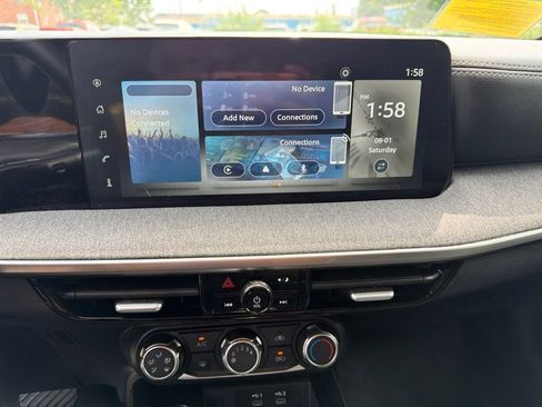 Used 2025 Nissan Kicks SV AWD/4WD image 23