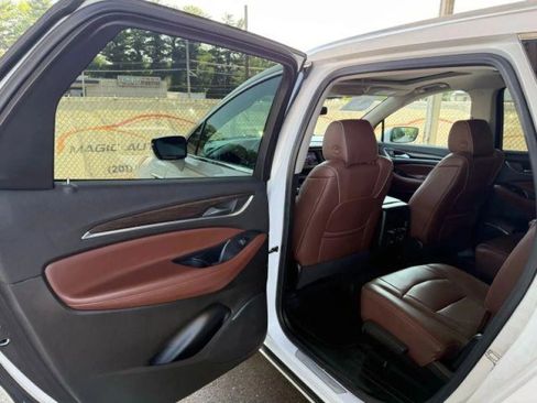 Used 2021 Buick Enclave Avenir w/ Avenir Technology Package AWD/4WD image 15
