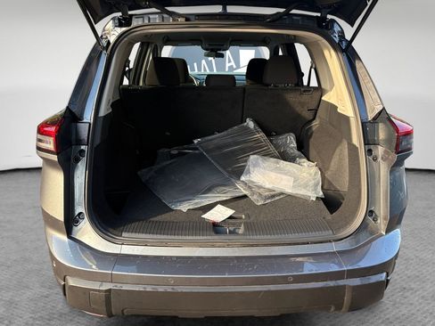 Used 2025 Nissan Rogue S FWD image 23