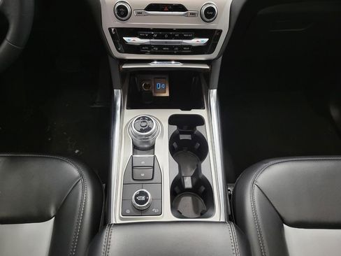 Used 2022 Ford Explorer XLT w/ Equipment Group 202A image 16