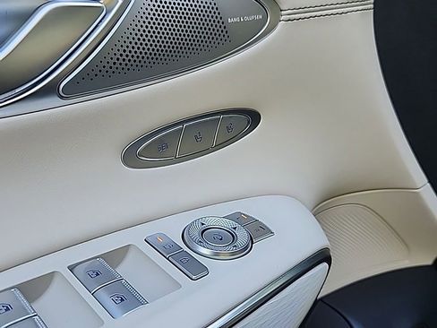 Certified 2026 Genesis GV70 2.5T Advanced AWD/4WD image 8