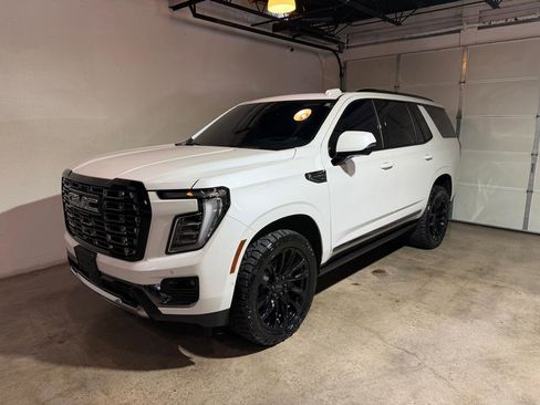 Used 2025 GMC Yukon Denali Ultimate AWD/4WD image 3