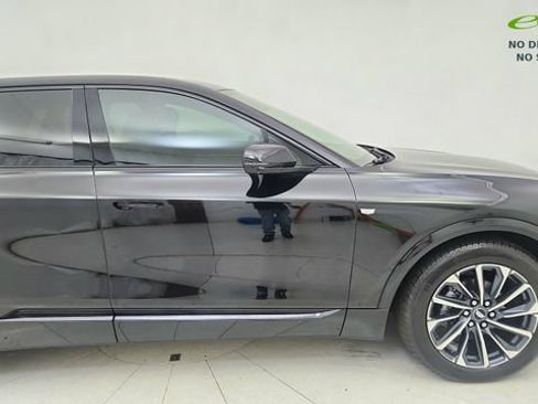 Used 2025 Cadillac Lyriq Sport AWD/4WD image 7