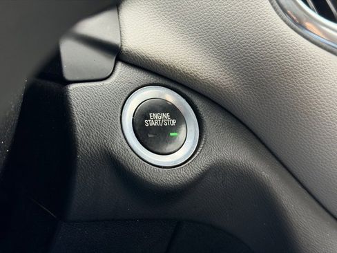 Used 2018 Chevrolet Equinox LS image 11