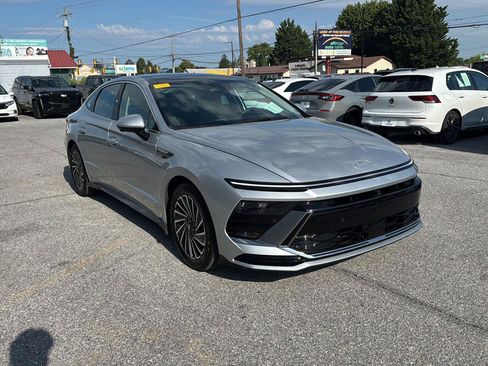 Certified 2025 Hyundai Sonata Limited FWD image 3