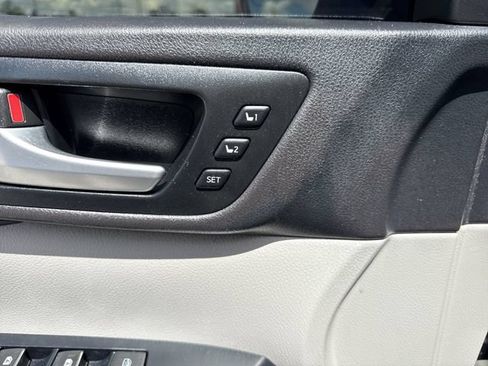 Used 2016 Toyota Highlander Limited FWD image 43