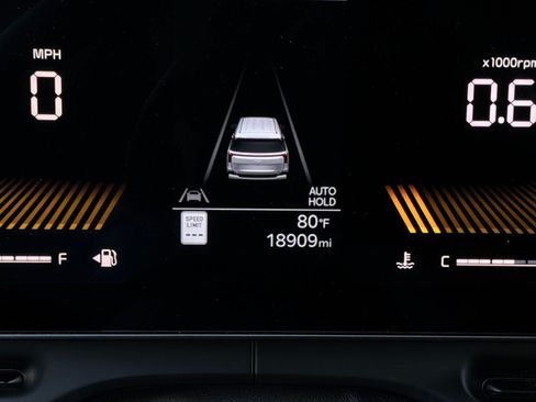 Used 2026 Kia Carnival FWD image 42