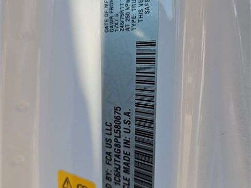 Used 2023 Jeep Gladiator Sport image 14