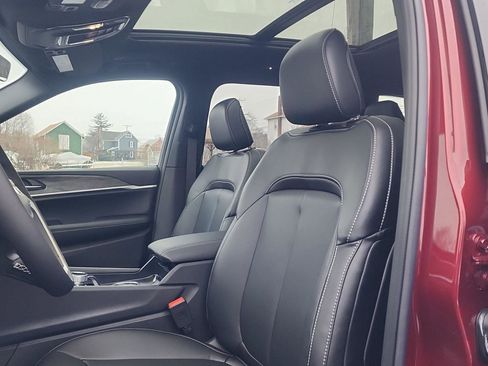 New 2025 Jeep Grand Cherokee L Limited image 12