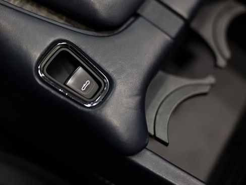 Used 2019 Aston Martin DB11 Volante image 50