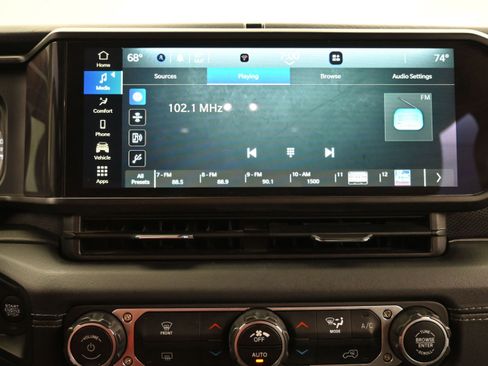 Used 2024 Jeep Wrangler Unlimited Rubicon 4xe AWD/4WD image 16