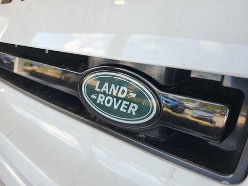 Used 2021 Land Rover Defender 110 SE image 22