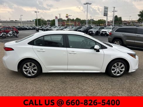 Used 2026 Toyota Corolla LE FWD image 5