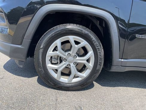 Used 2024 Jeep Compass Latitude AWD/4WD image 9