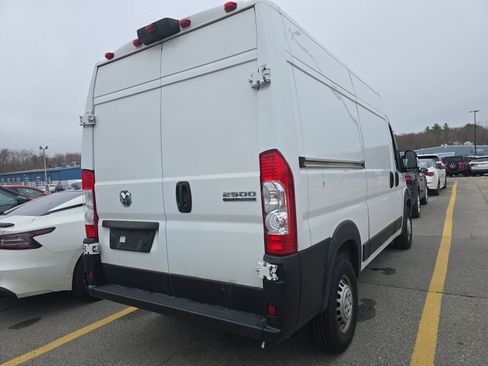 Used 2025 RAM ProMaster 2500 w/ Convenience Group FWD image 4