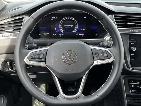Used 2024 Volkswagen Tiguan SE image 11