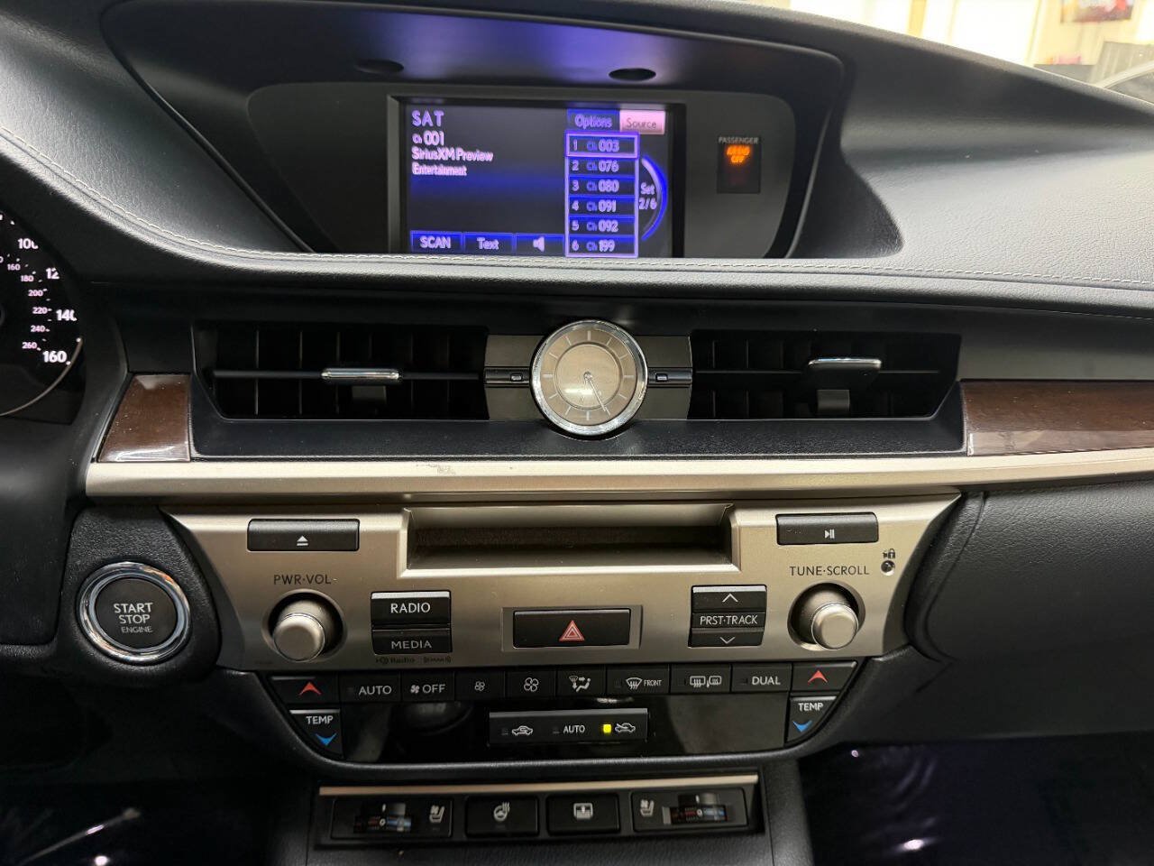 Used 2013 Lexus ES 350 w/ Luxury Pkg FWD image 27