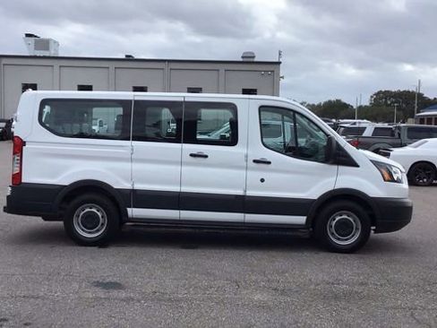 Used 2017 Ford Transit 150 XL image 4
