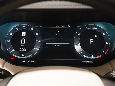 Used 2025 Land Rover Range Rover SE AWD/4WD image 18