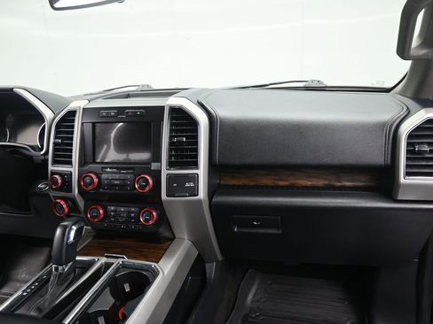 Used 2019 Ford F150 Lariat image 12