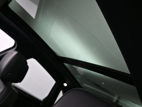 Certified 2026 Porsche Macan AWD/4WD image 11