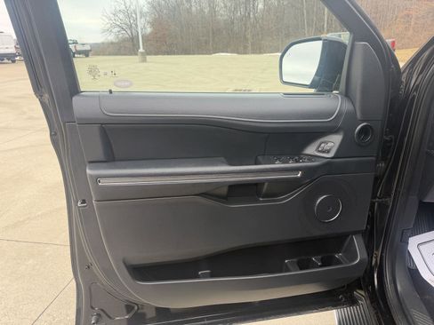 Used 2022 Ford Expedition Max XLT image 12