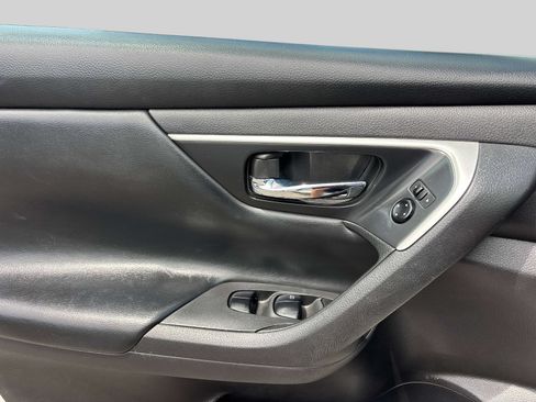 Used 2016 Nissan Altima 2.5 S w/ Power Driver Seat Package FWD image 17