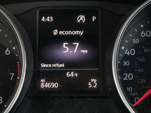 Used 2018 Volkswagen Tiguan SE w/ Panoramic Sunroof Package image 30