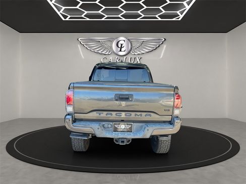 Used 2020 Toyota Tacoma TRD Sport image 5