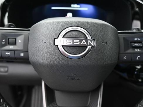 Used 2026 Nissan Pathfinder Platinum FWD image 33