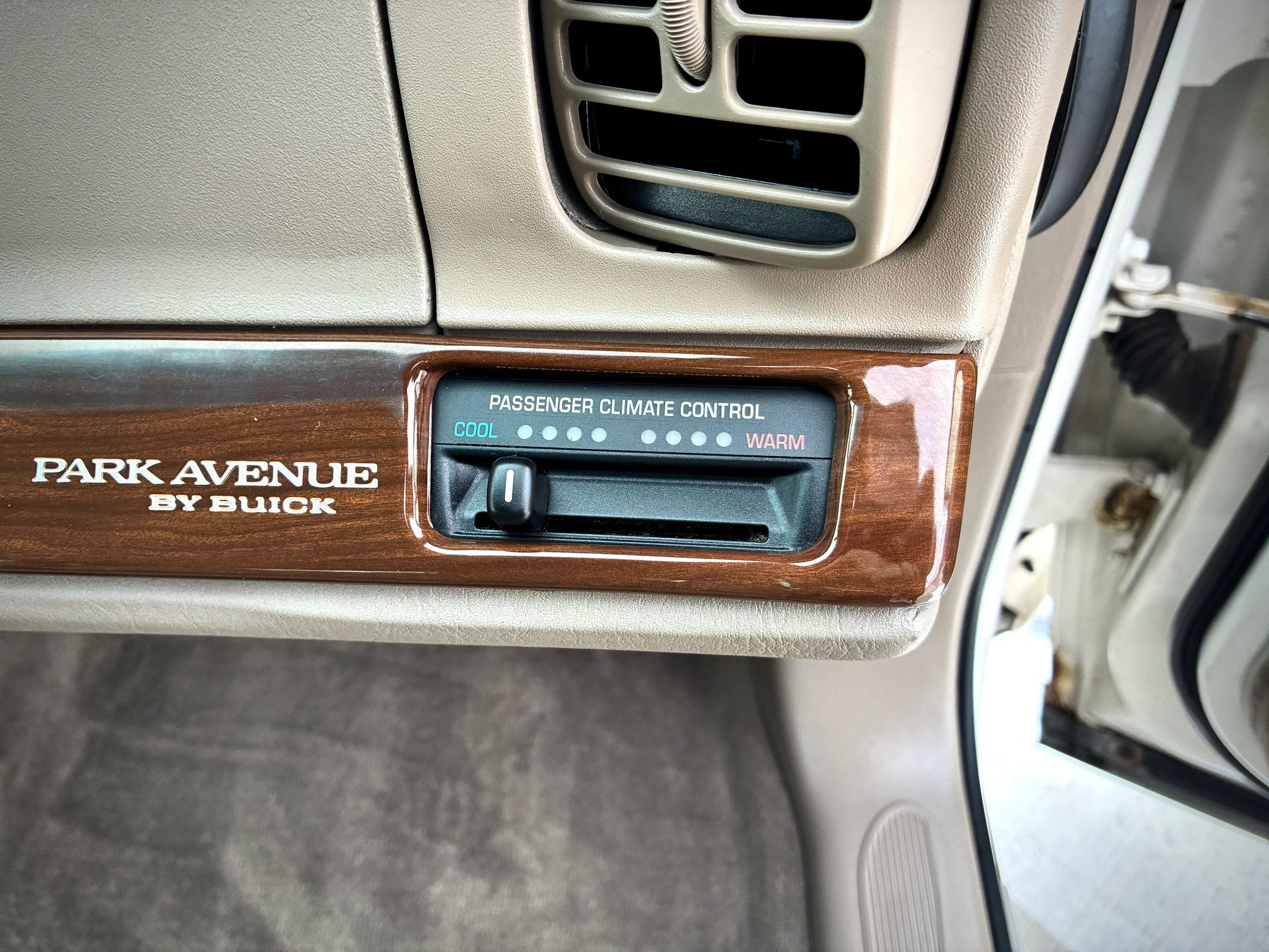 Used 2002 Buick Park Avenue w/ Prestige Pkg FWD image 52