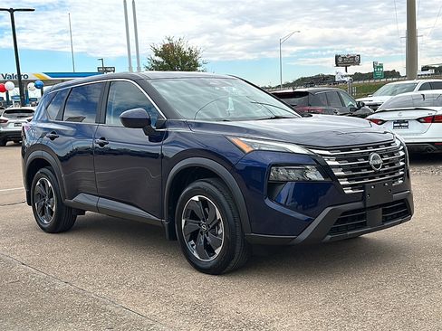 Certified 2025 Nissan Rogue SV image 10