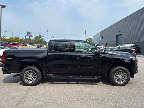 Used 2024 Chevrolet Colorado LT AWD/4WD image 2