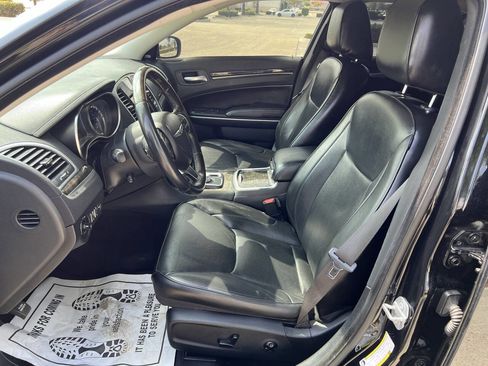 Used 2018 Chrysler 300 Limited image 26
