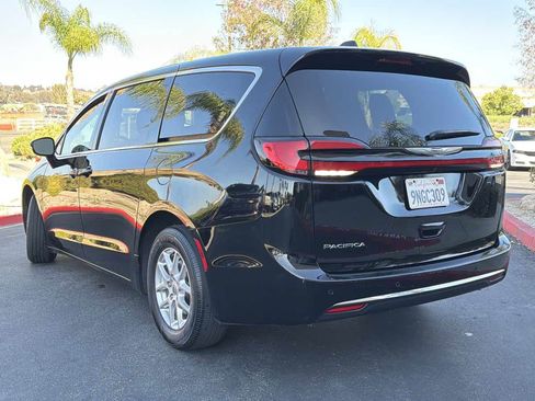 Used 2024 Chrysler Pacifica Touring FWD image 14