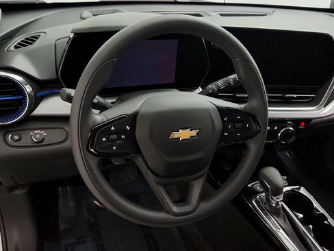 Used 2024 Chevrolet Trax LT FWD image 18