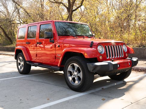 Used 2017 Jeep Wrangler Unlimited Sahara w/ Max Tow Package image 2