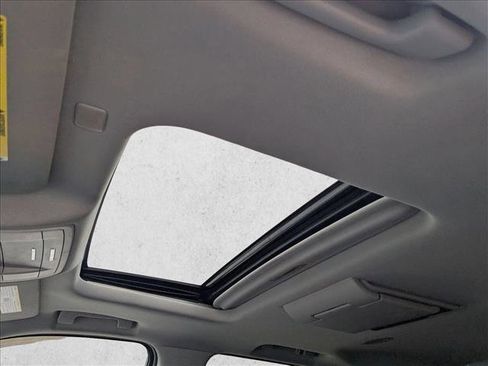 Used 2018 GMC Yukon SLT w/ Open Road Package image 18