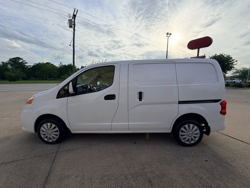 Used 2019 Nissan NV200 SV image 2