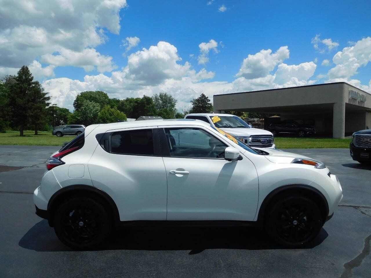 Used 2016 Nissan Juke SV w/ Technology Package AWD/4WD image 2