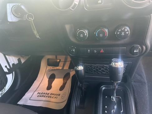 Used 2018 Jeep Wrangler Unlimited Sport S AWD/4WD image 16