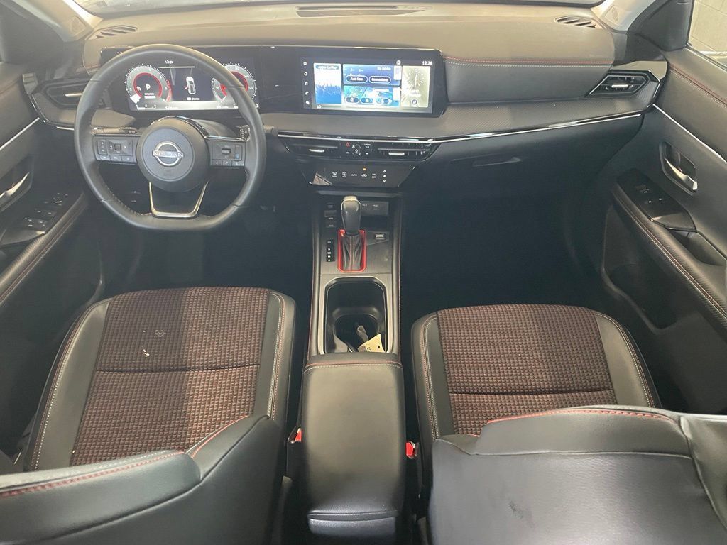 Certified 2025 Nissan Kicks SR FWD image 11