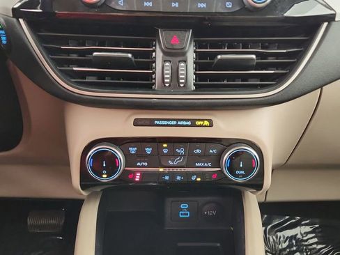 Used 2022 Ford Escape SEL image 16