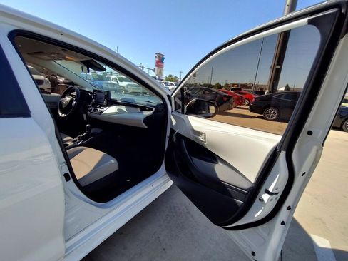 Used 2022 Toyota Corolla L FWD image 40