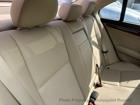 Used 2011 Mercedes-Benz C 300 Sedan image 8