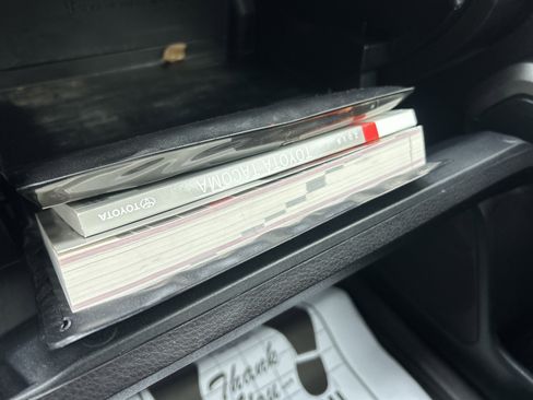 Used 2018 Toyota Tacoma SR5 image 30